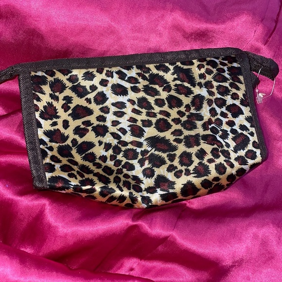 Forever 21 Handbags - Forever 21 Leopard Make Up Bag ✨